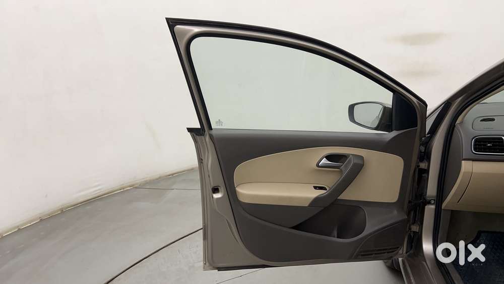 Volkswagen Vento 1.6 Highline, 2016, Petrol