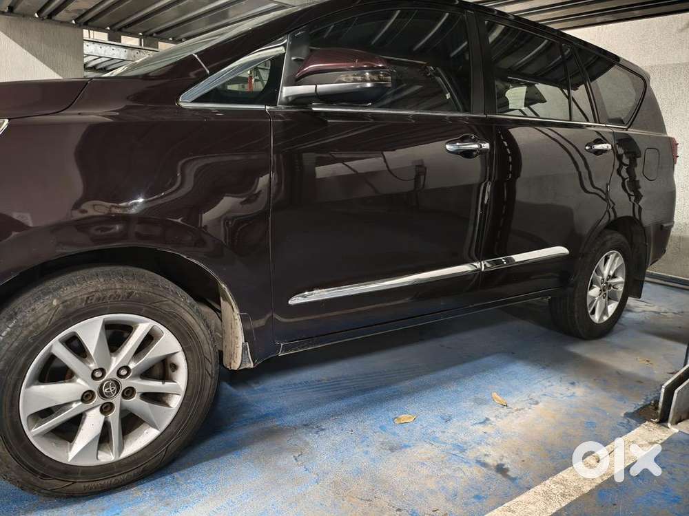 Innova Crysta 2.4 V , Manual