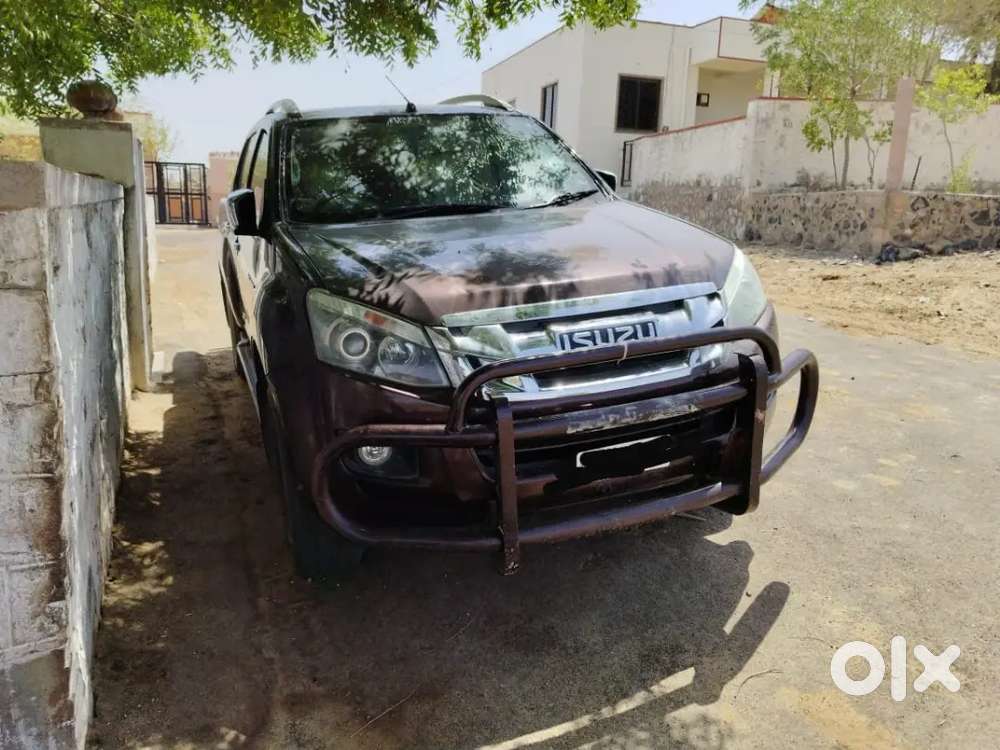 Isuzu V-cross 2020 Diesel Well Maintained