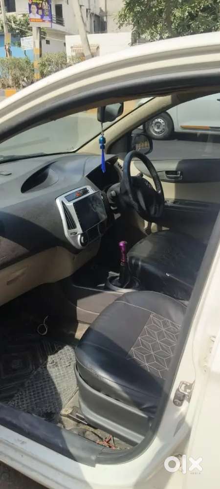 I20 Asta With Sunroof