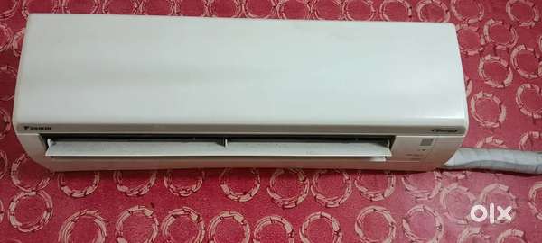 Used Daikin invertor AC 1.5 ton ,5 star, working condition