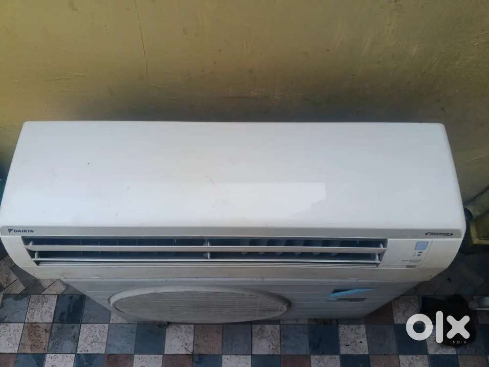 Daikin inverter AC 1.5 ton