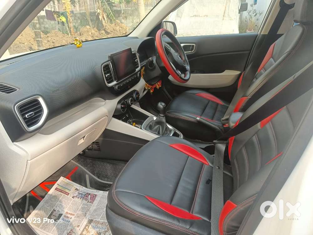 Hyundai Venue 2025 Petrol Well Maintained