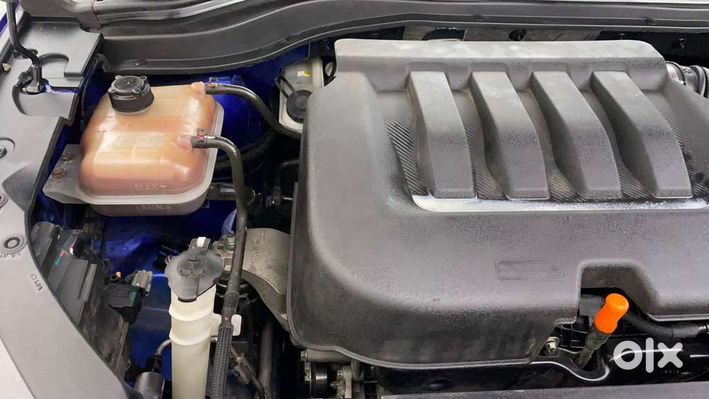 Mahindra Xuv700 2.0 Ax 5 Petrol At Str, 2022, Petrol