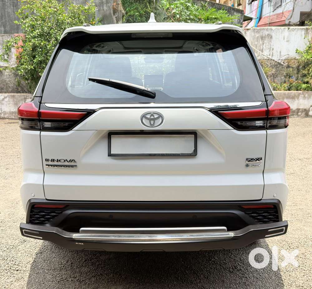 Toyota Innova Hycross 2.0 Zx (o) Hybrid 7 Str, 2025, Petrol
