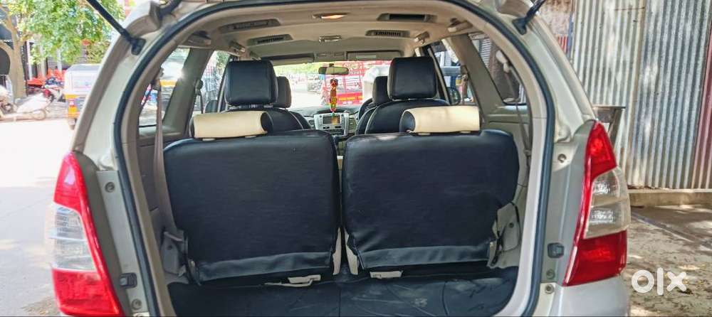 Innova 2.5 V Version 7 Seater Diesel
