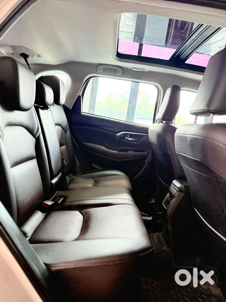 Maruti Suzuki Grand Vitara 1.5 Alpha Smart Hybrid At, 2023, Petrol