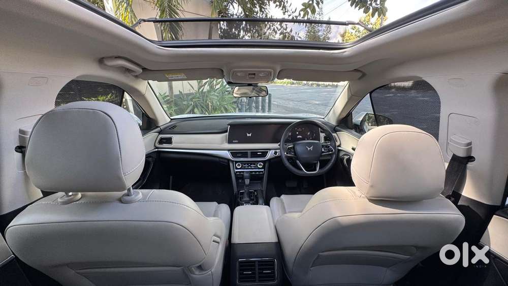 Mahindra Xuv700 2.2 Ax 7 Diesel At Str, 2025, Diesel