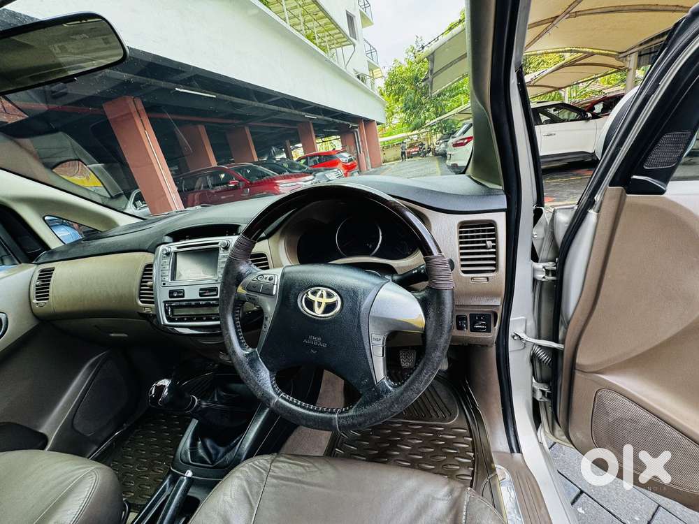 Toyota Innova 2.5 Zx 7 Str Bs-iv, 2015, Diesel