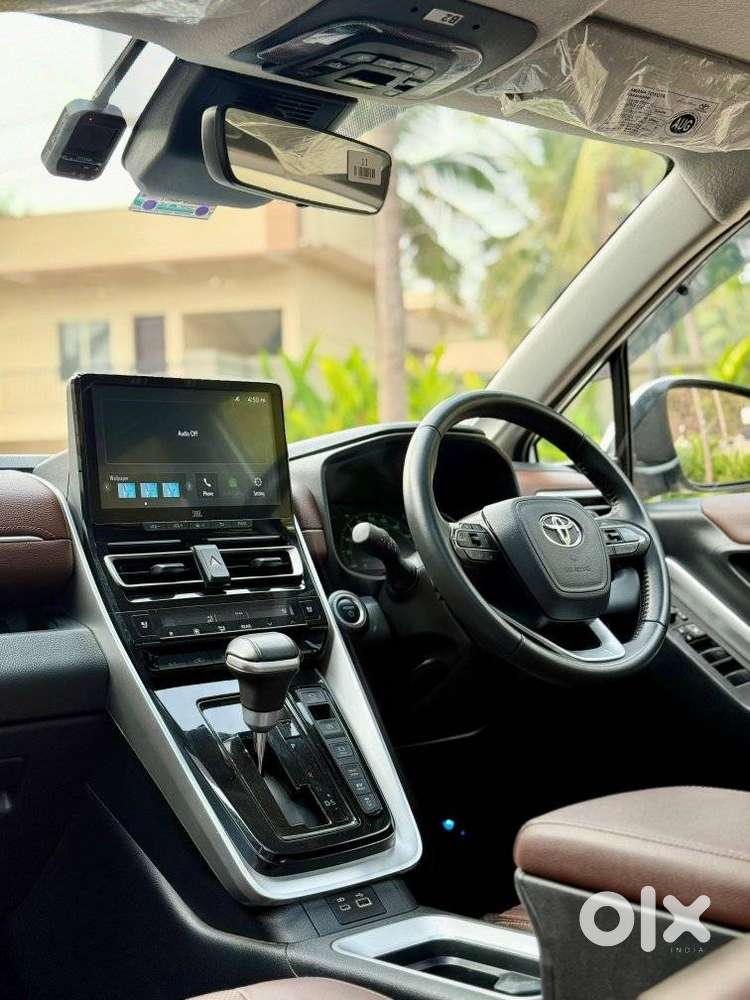 Toyota Innova Hycross 2.0 Zx (o) Hybrid 7 Str, 2025, Petrol