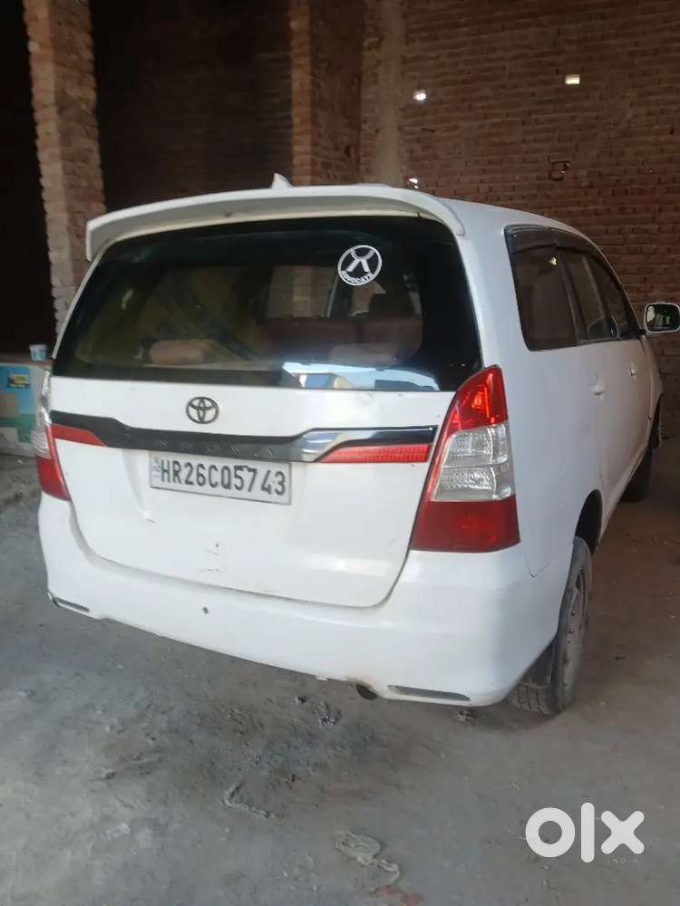 Toyota Innova 2015-valid Upto 2030  Petrol+cng Pass With Rc 2nd Owner