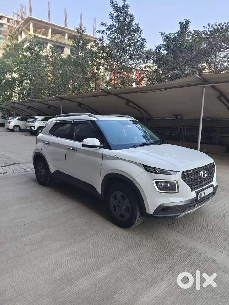 Hyundai Venue 2019  Petrol + Cng