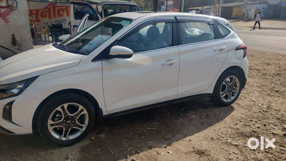 Professor Automatic Car With Sunroof In Excellent Condition