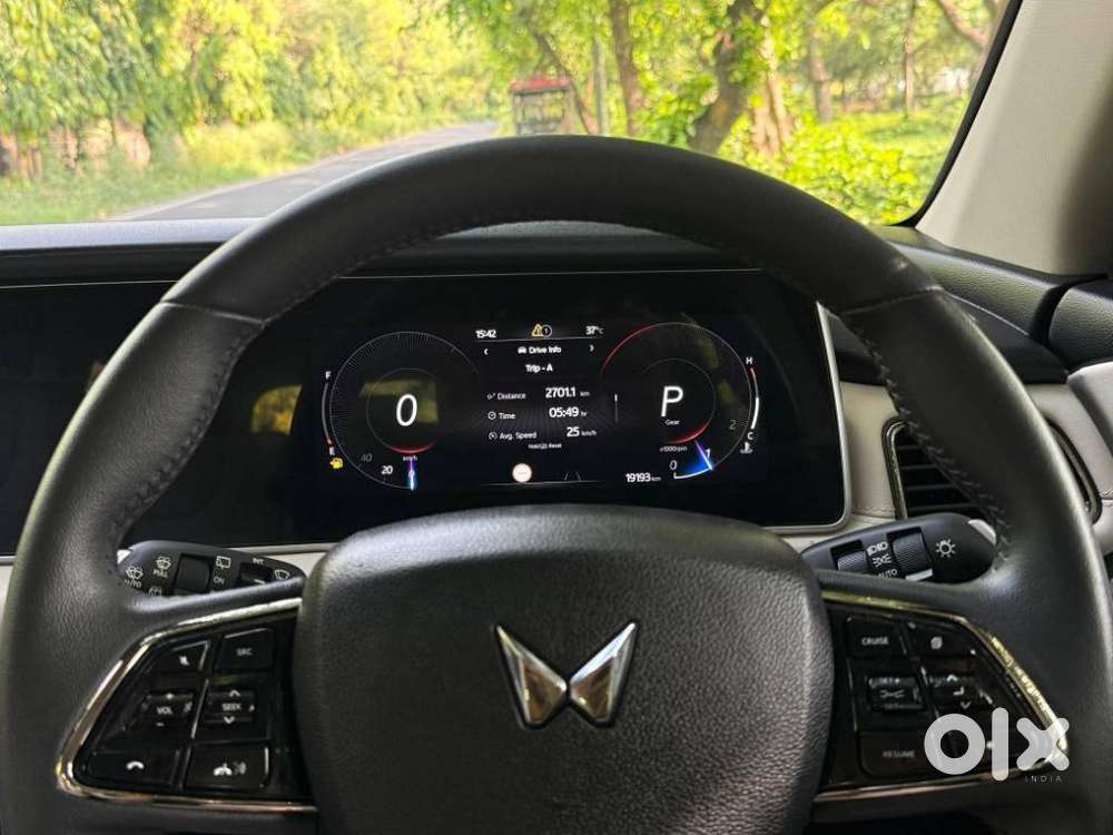 Mahindra Xuv700 2.0 Ax 7 Petrol At Str, 2024, Petrol