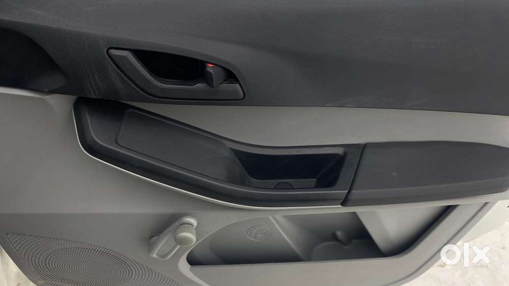 Tata Tiago Xe, 2023, Petrol