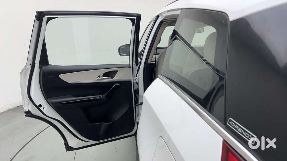 Mahindra Xuv700 2.0 Ax 7 Petrol At Str, 2024, Petrol