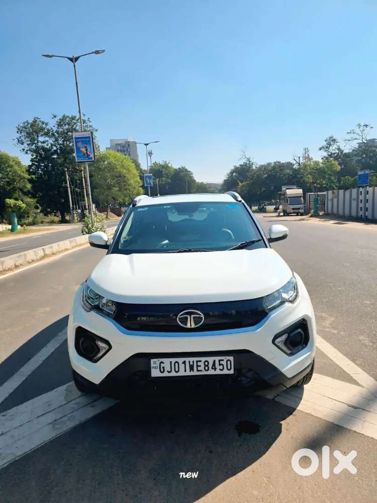 Tata Nexon Diesel Sunroof Automatic