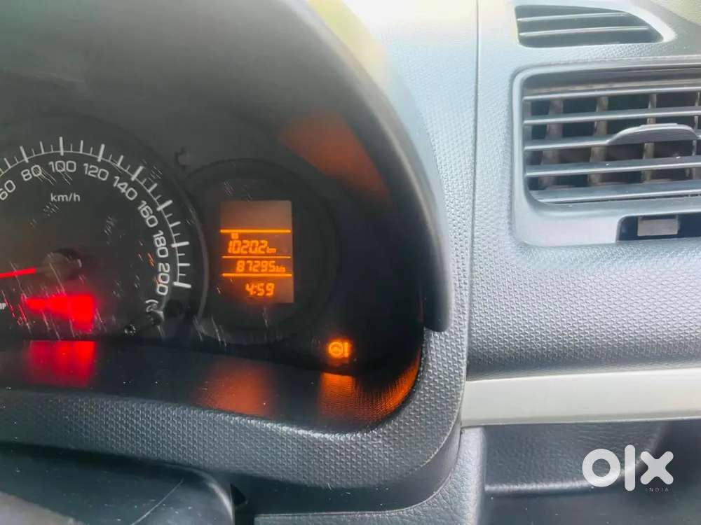 Maruti Suzuki Swift 2017 Petrol 89000 Km Driven