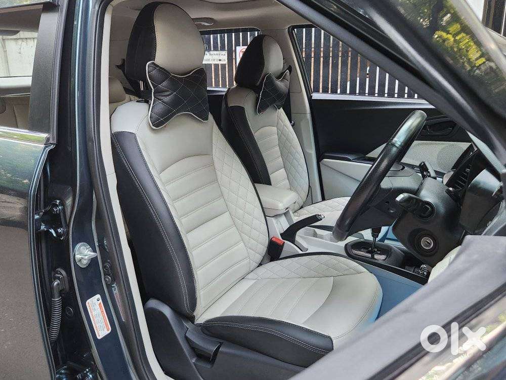 Mahindra Xuv300 1.2 W6 Amt Petrol, 2023, Petrol
