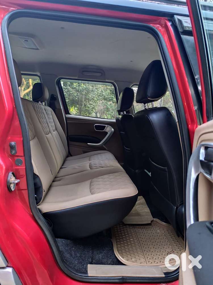 Mahindra Tuv 300 T10, 2018, Diesel