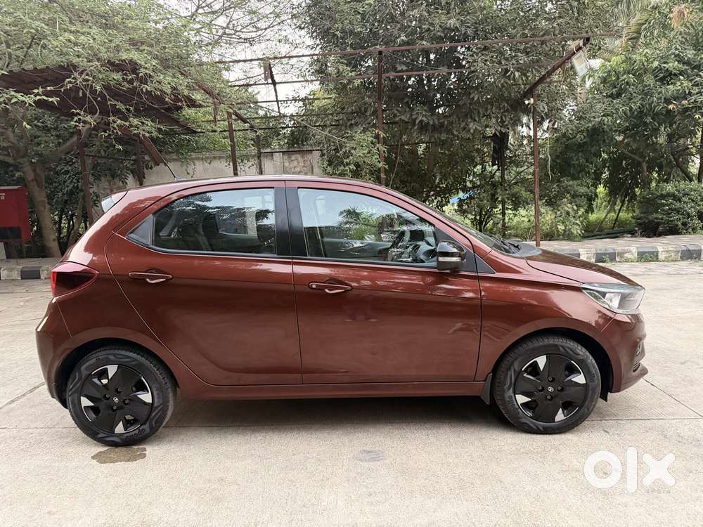 Tata Tiago 1.2 Revotron Xta, 2025, Petrol