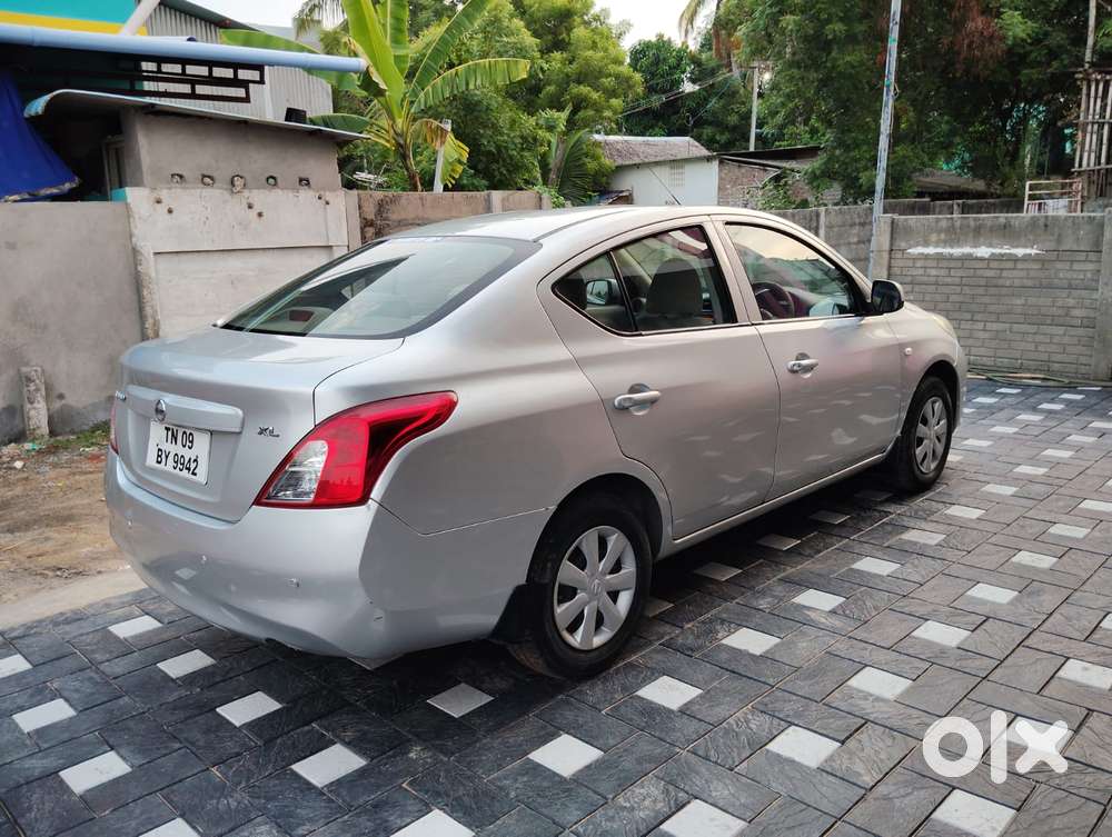 Nissan Sunny, 2015, Petrol