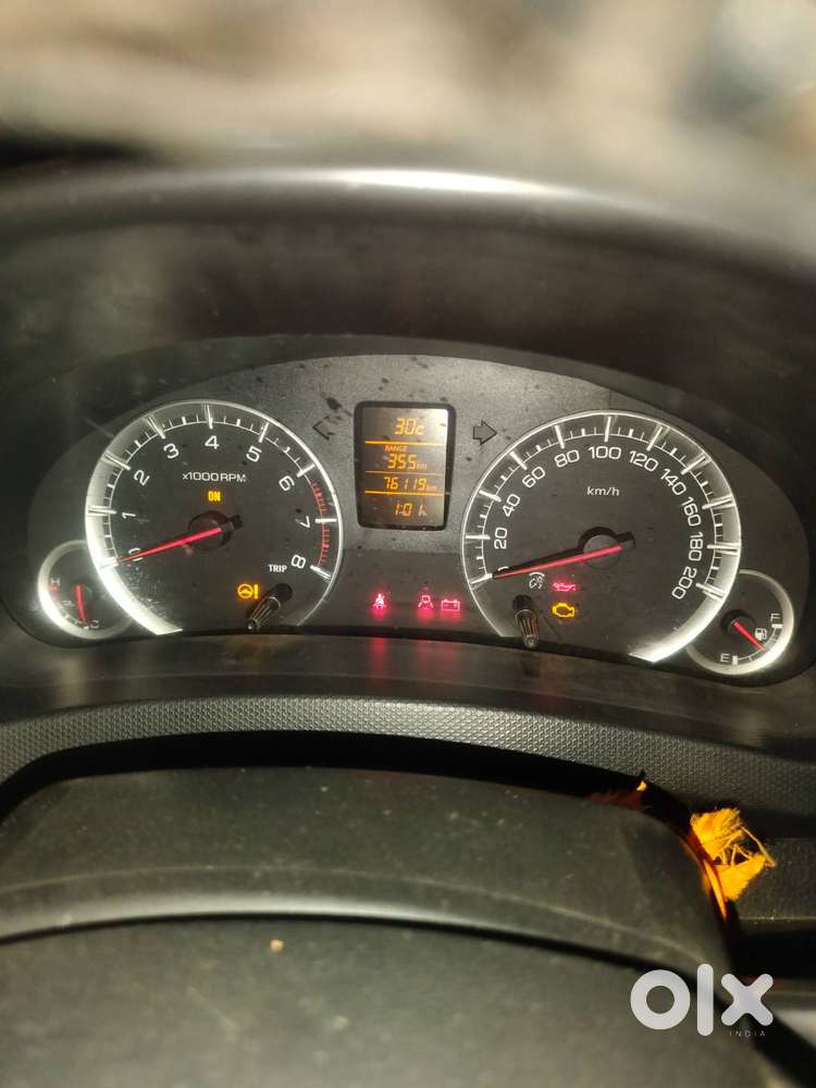 आल वेलमेन्टनेन्स कार है, रात का खींचा हुआ फोटो है