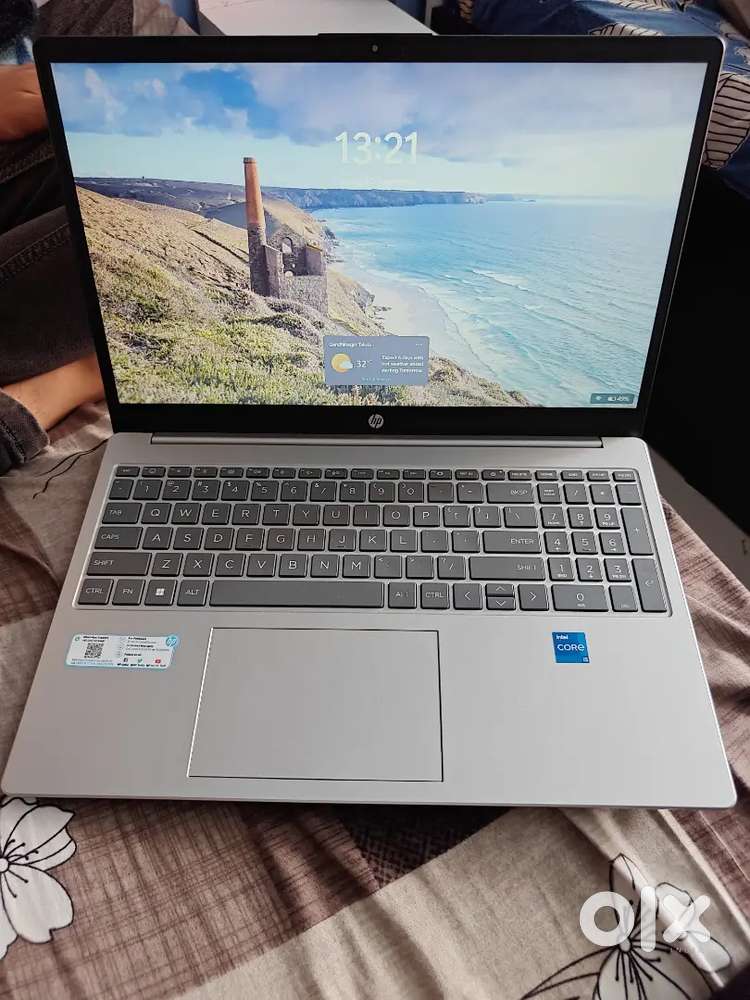 HP 12th Gen i5-1235U
