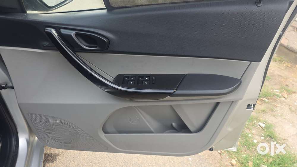 Tata Tiago 1.2 Revotron Xt (o), 2017, Petrol