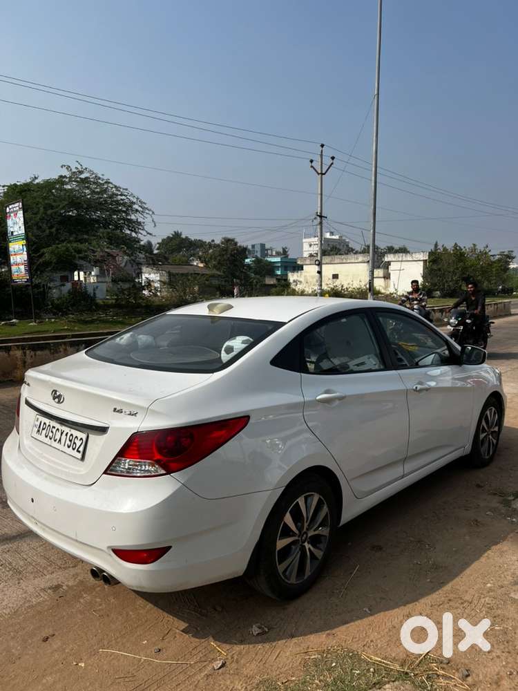 Hyundai Verna Petrol 2015