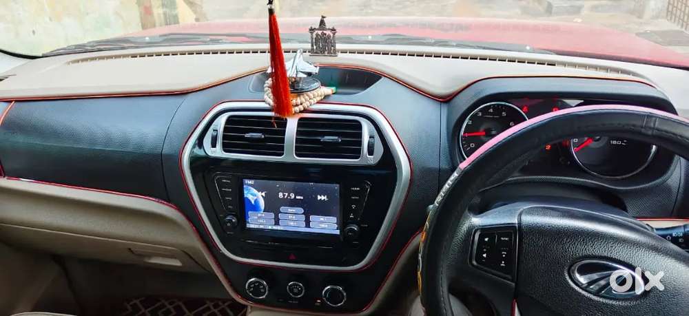 Mahindra Tuv 300 2018