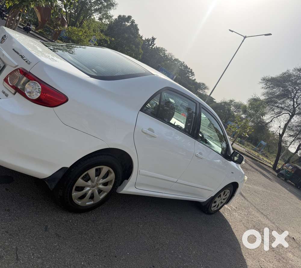 Toyota Corolla Altis Facelift, 2012, Petrol