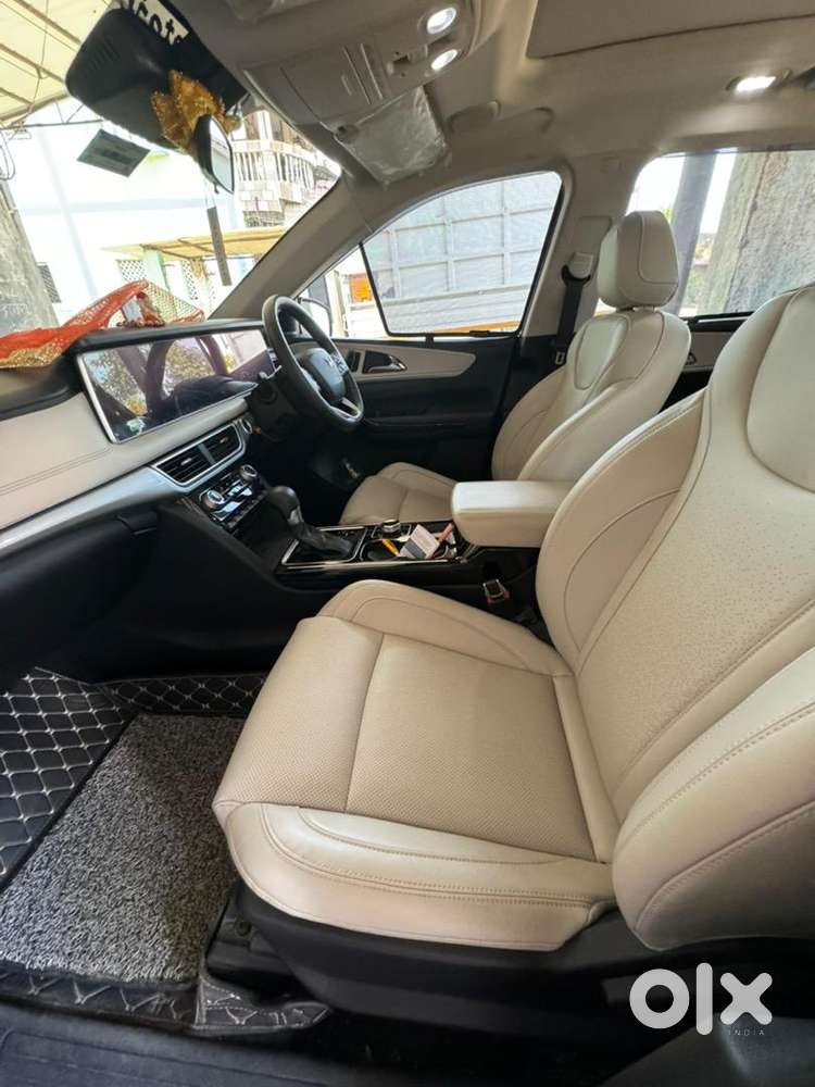 Mahindra Xuv700 2023 Diesel 22800 Km Driven
