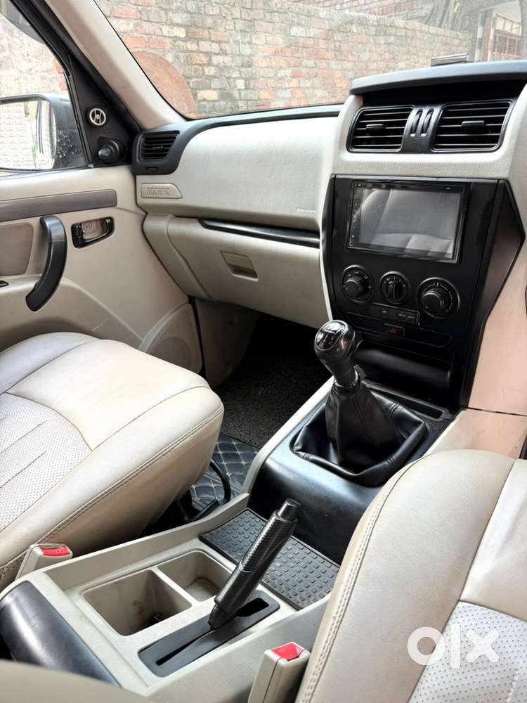 Black Mahindra Scorpio 2019