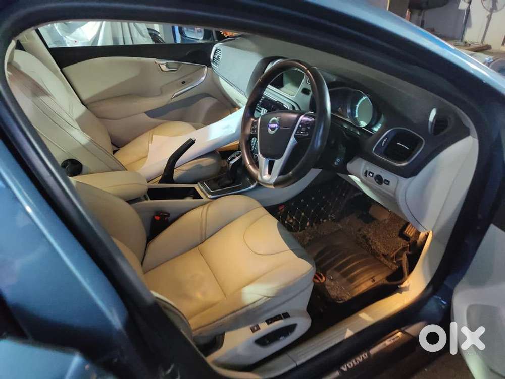 Volvo V40 Cross Country 2015 Diesel Well Maintained