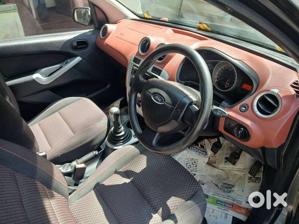 Ford Figo 2010-2012 Petrol Titanium, 2011, Petrol