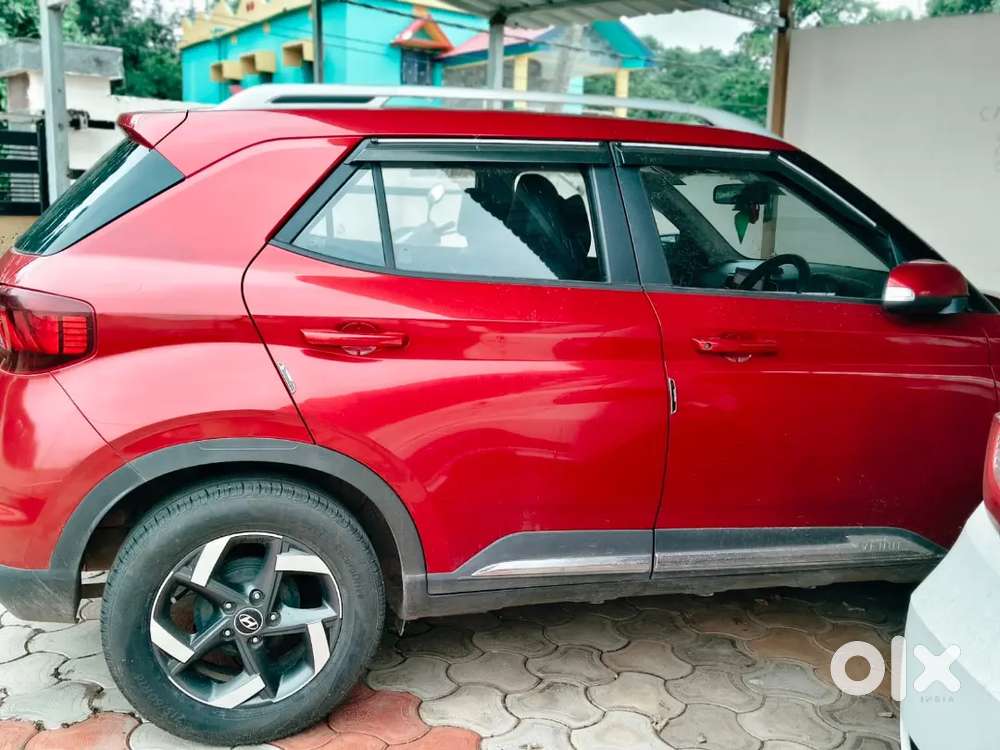 Hyundai Venue 2020 Petrol 21700 Km Driven