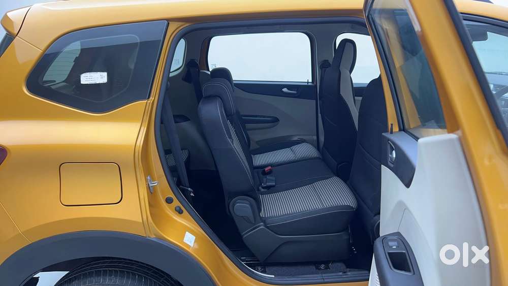 Renault Triber Rxz Easy-r Amt, 2025, Petrol