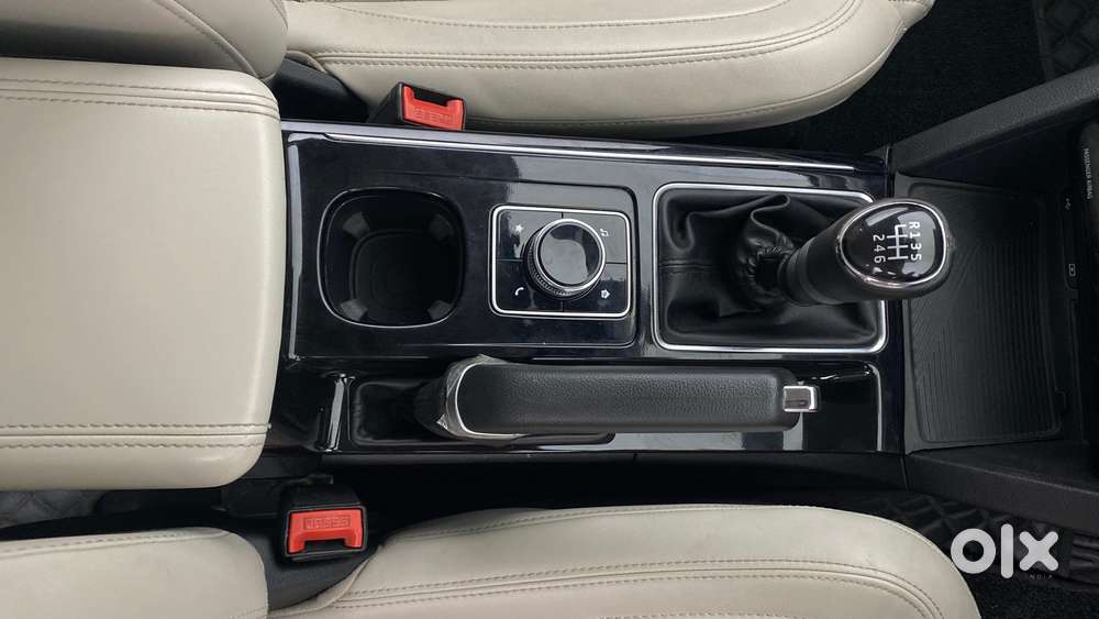 Mahindra Xuv700 2.0 Ax 7 Petrol Mt Str, 2023, Petrol