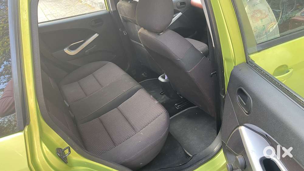 Ford Figo 2010-2012 Petrol Titanium, 2010, Petrol