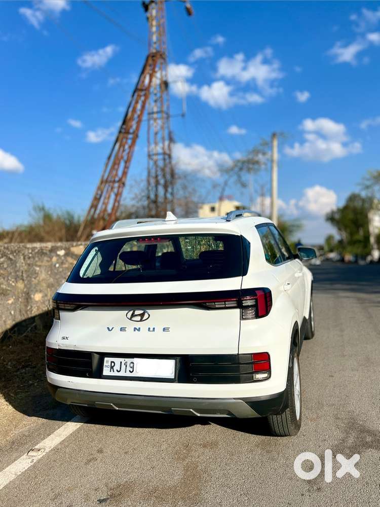 Hyundai Venue 2023 Petrol Well Maintained