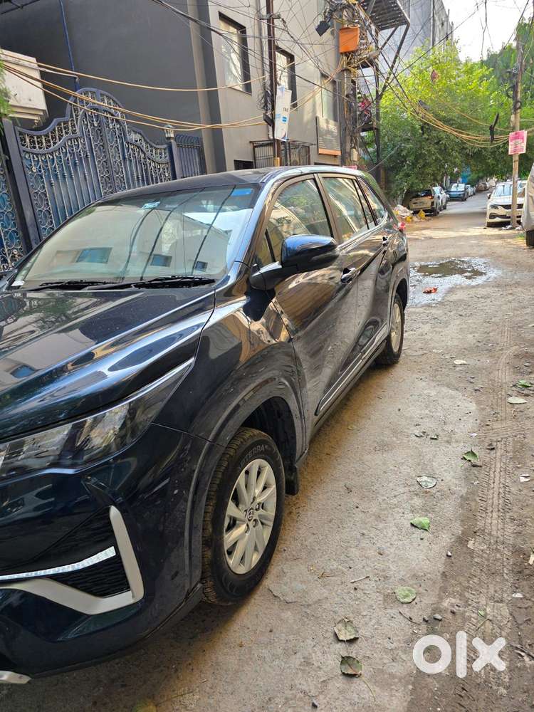 Toyota Innova Hycross Gx (o), 2025, Petrol