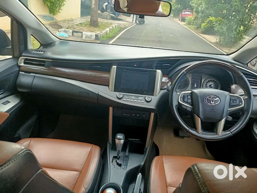 Toyota Innova Crysta 2.8z Automatic, 2016