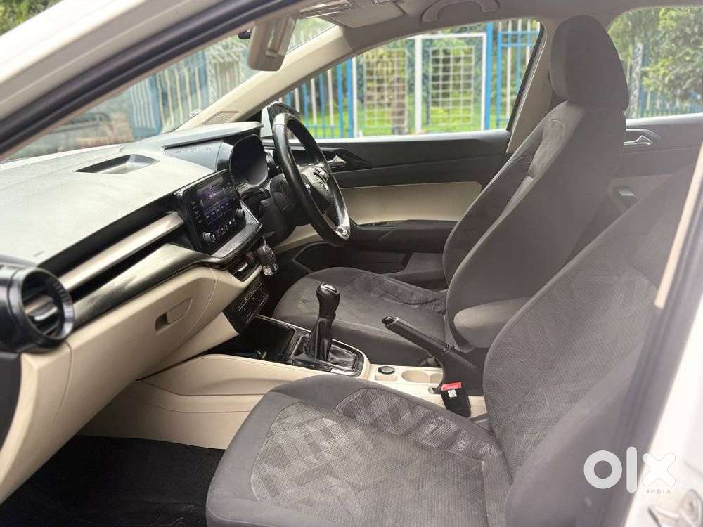 Skoda Slavia 1.0 Ambition Tsi, 2023, Petrol