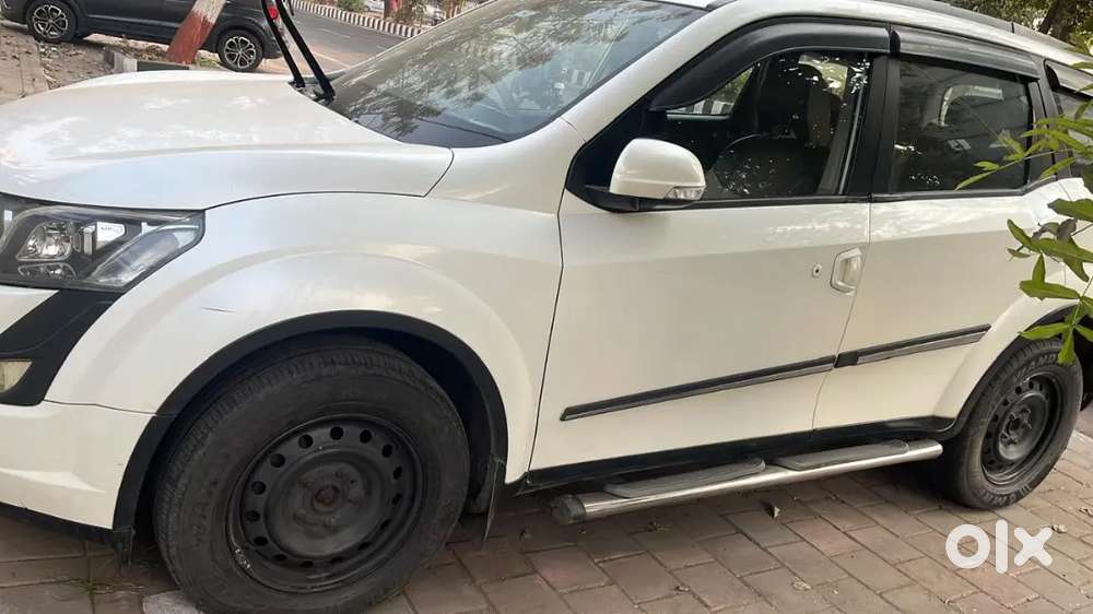 Mahindra Xuv500 2017 Diesel 76500 Km Driven