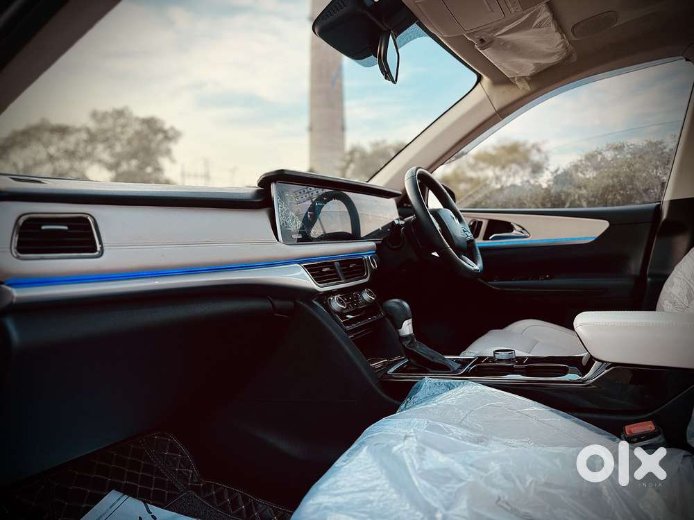 Mahindra Xuv700 2.2 Ax 7 Diesel At Luxury Pack Str, 2024, Diesel