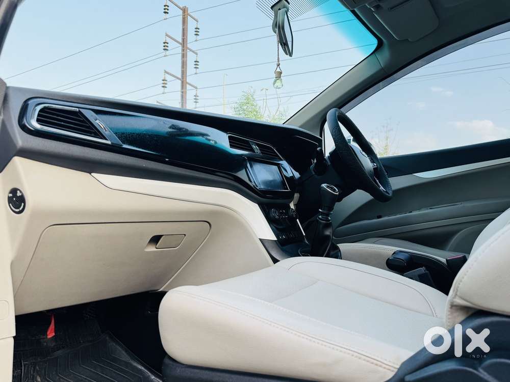 Mahindra Marazzo M8, 2018, Diesel