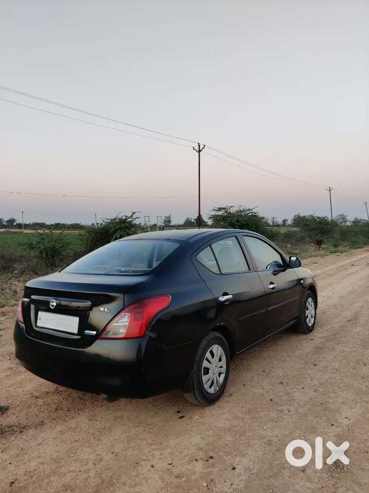Nissan Sunny 2012
