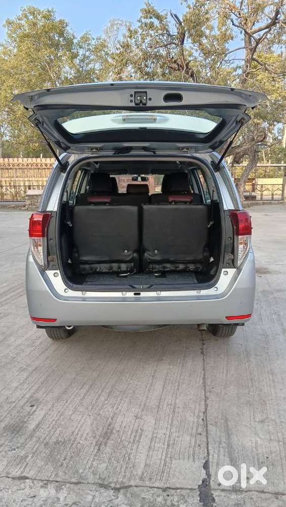 Toyota Innova Crysta 2.4 G Mt 7 Str, 2023, Diesel