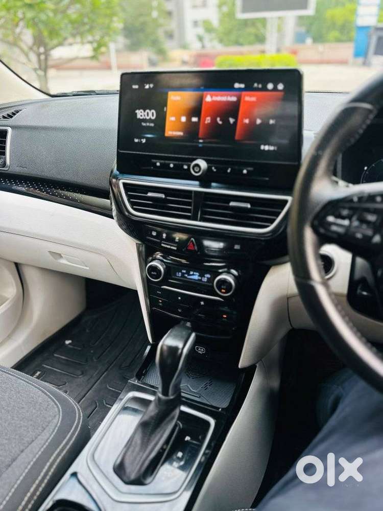 Mahindra Xuv 3xo Ax5l 1.2 Petrol At, 2026, Petrol